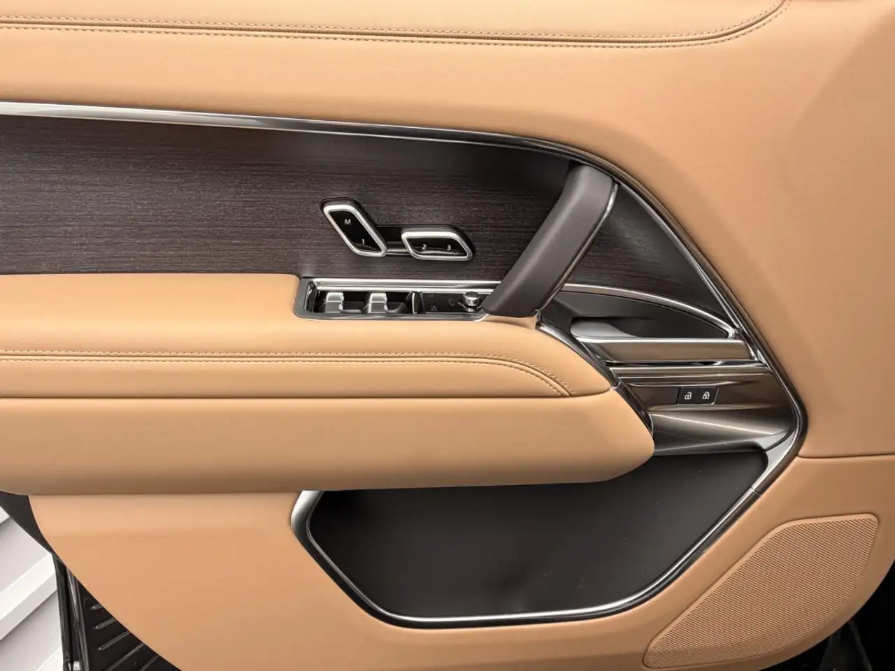 Land Rover Range Rover - Image 11