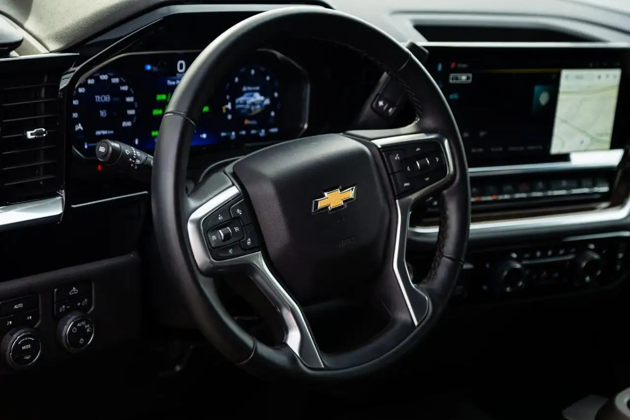 Chevrolet Silverado 1500 - Image 17