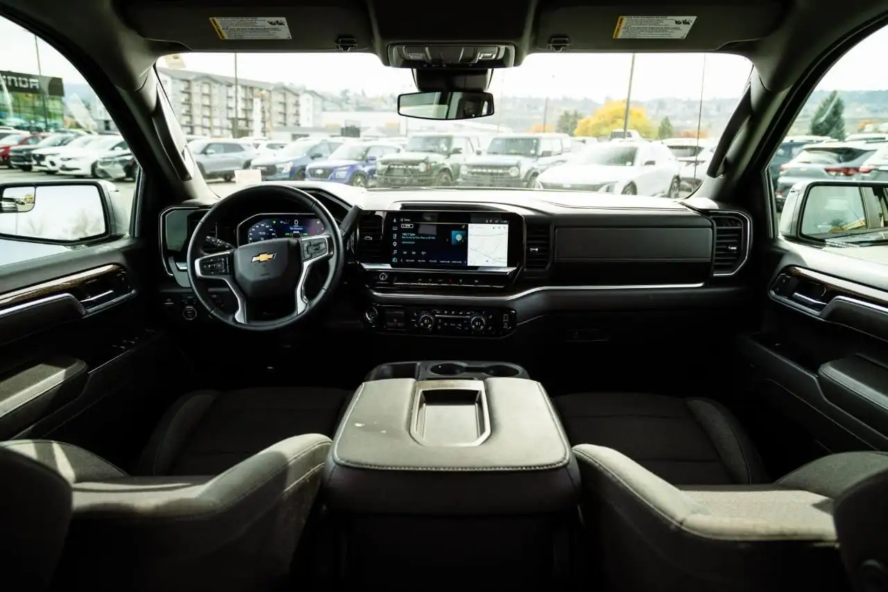 Chevrolet Silverado 1500 - Image 13