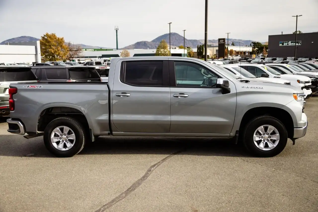 Chevrolet Silverado 1500 - Image 11