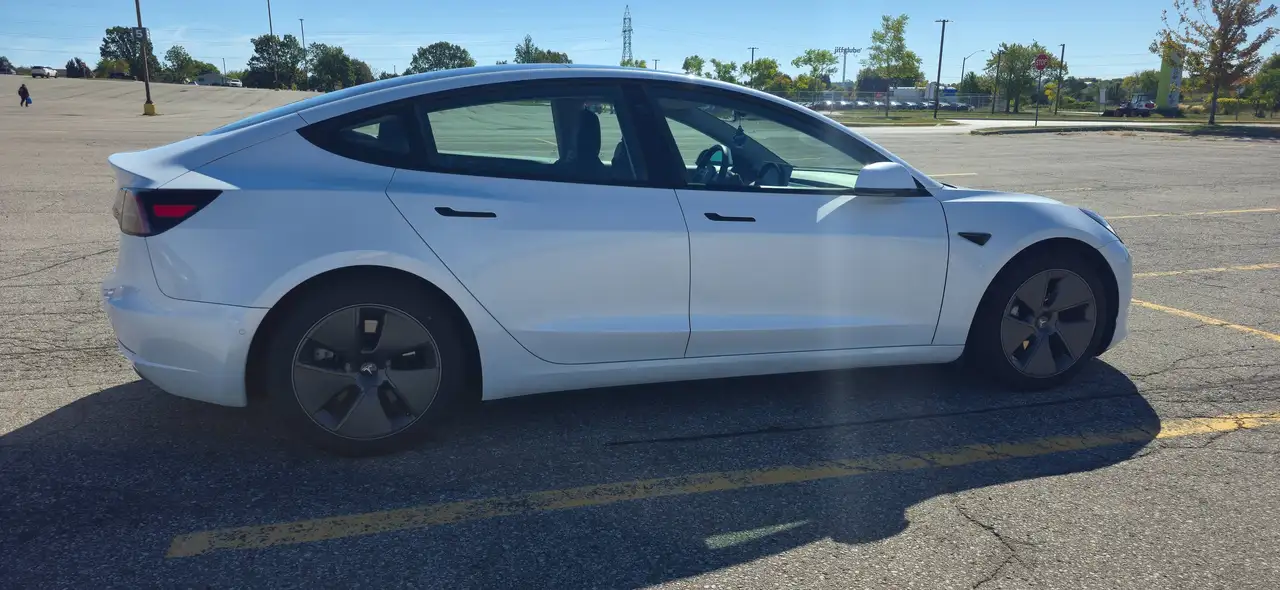Tesla Model 3 - Image 8