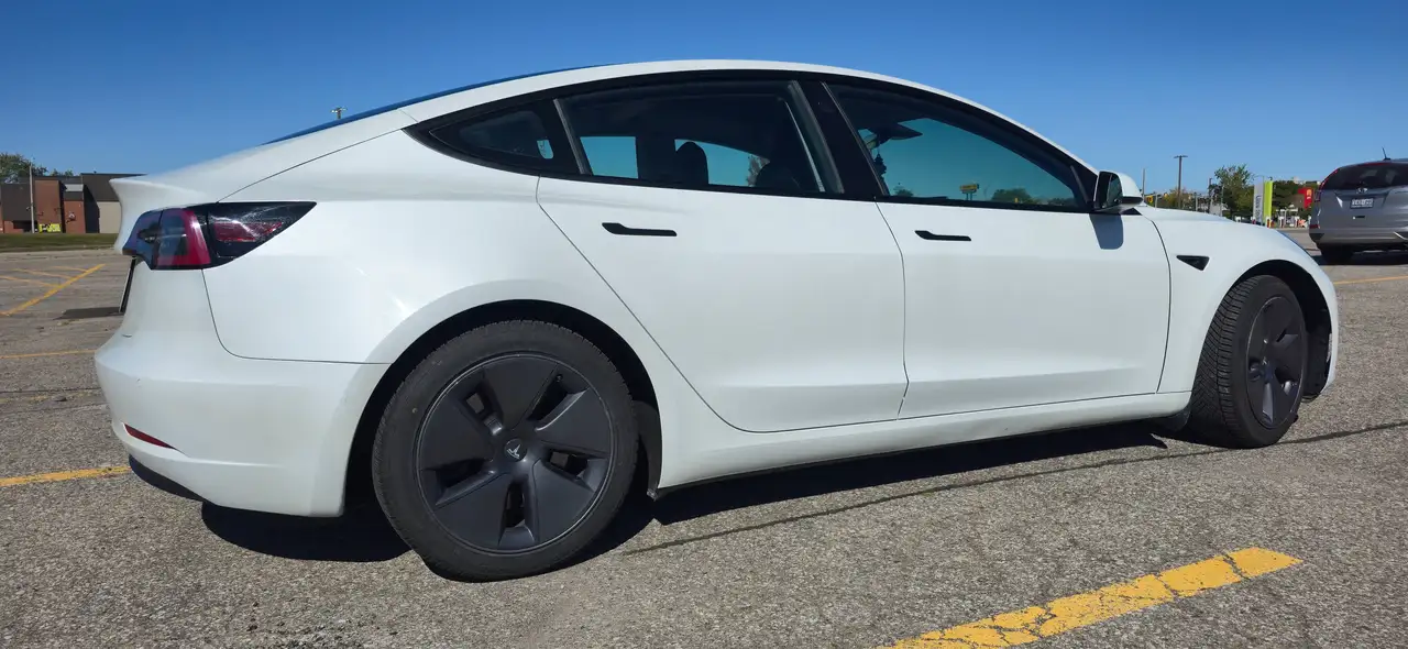 Tesla Model 3 - Image 13