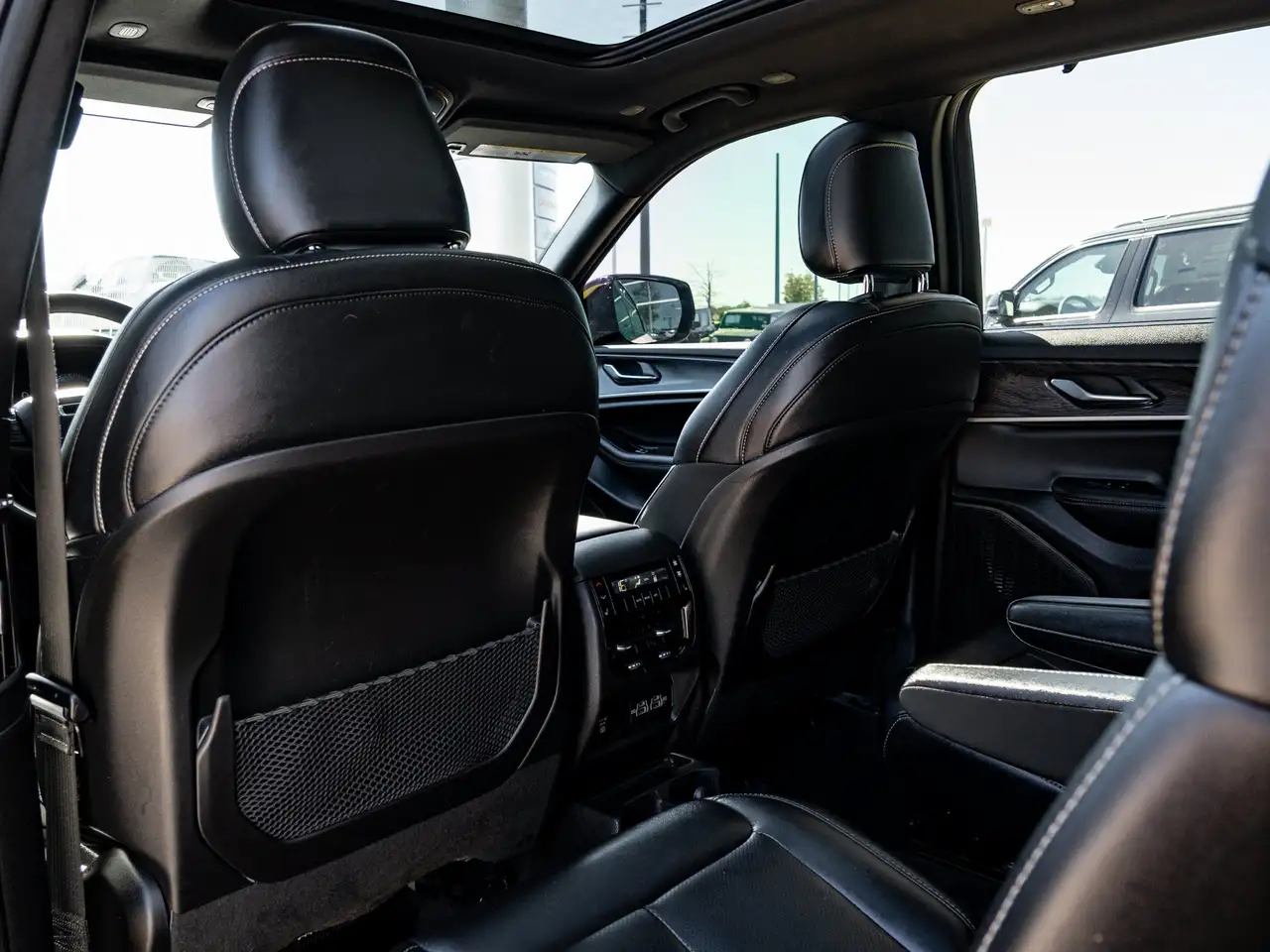 Jeep Grand Cherokee - Image 21