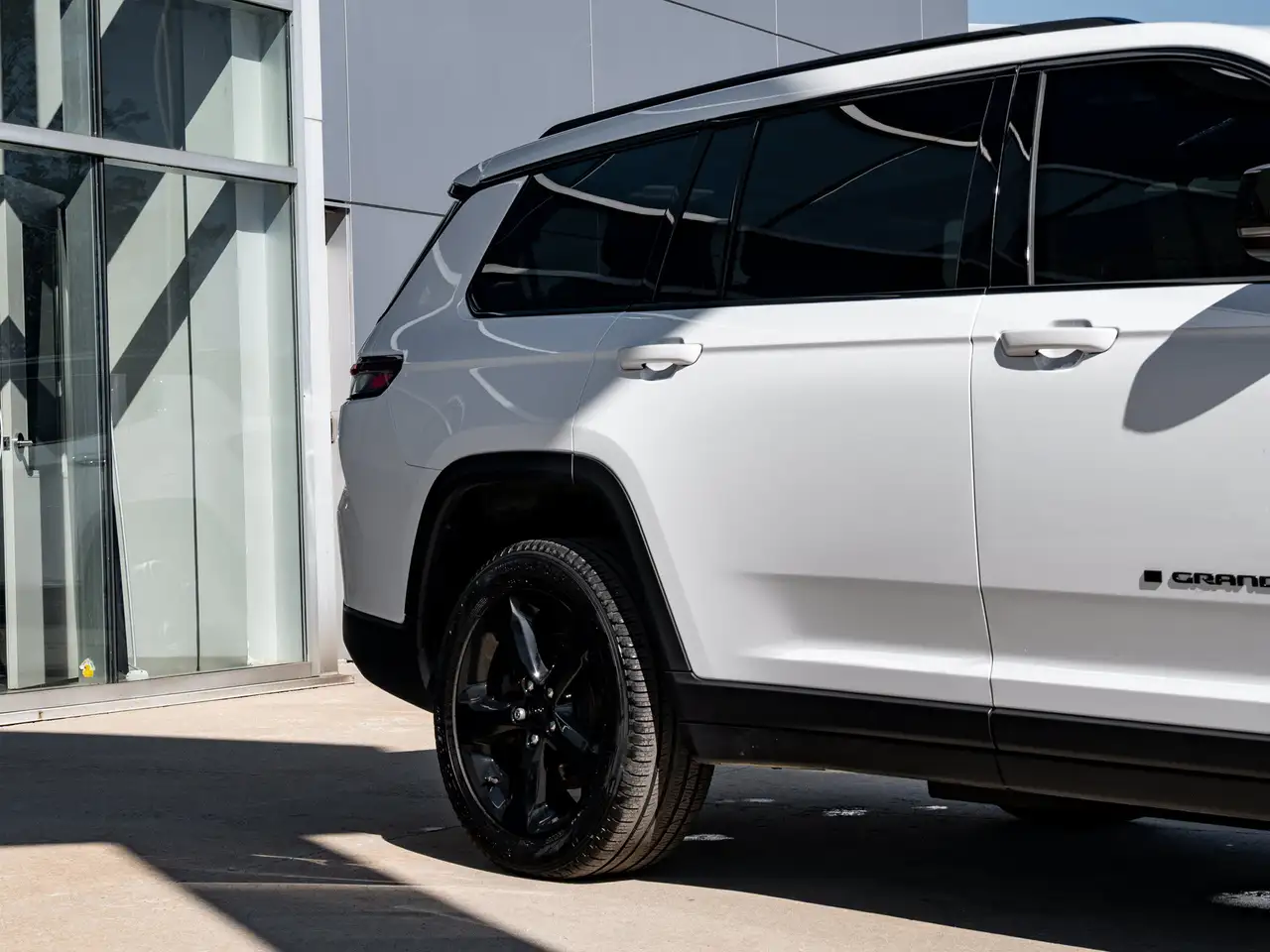 Jeep Grand Cherokee - Image 14