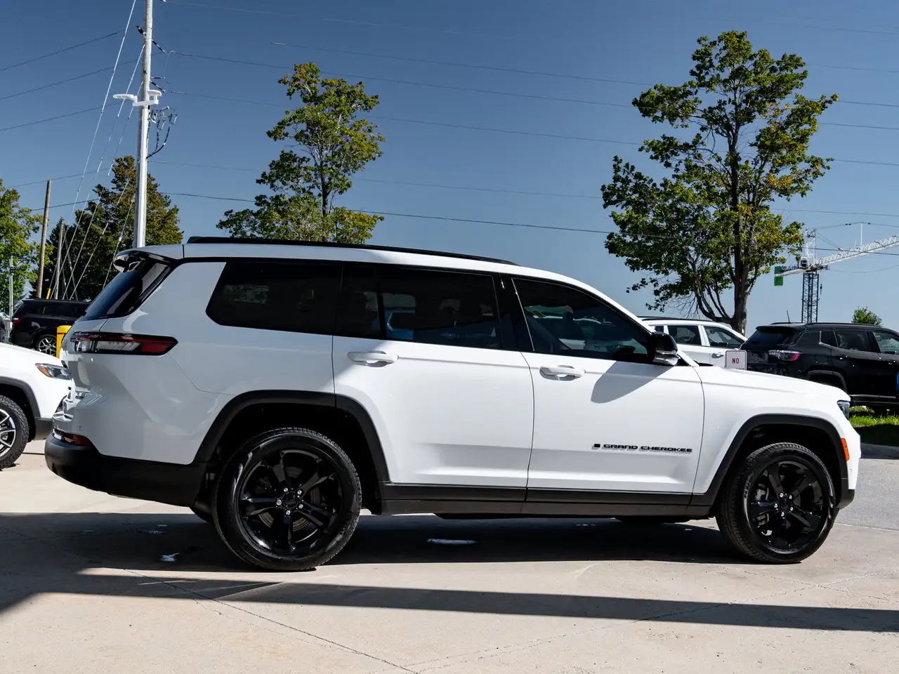 Jeep Grand Cherokee - Image 12