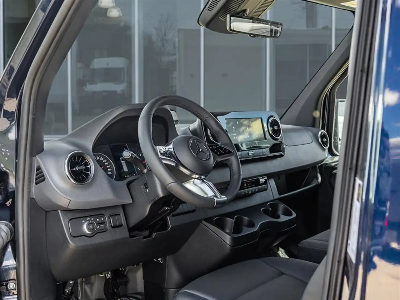 Mercedes-Benz Sprinter - Image 11