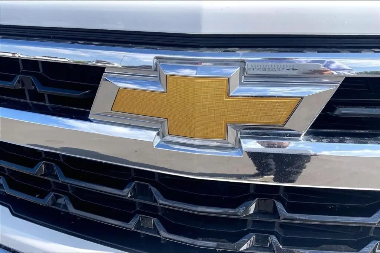 Chevrolet Silverado 1500 - Image 28
