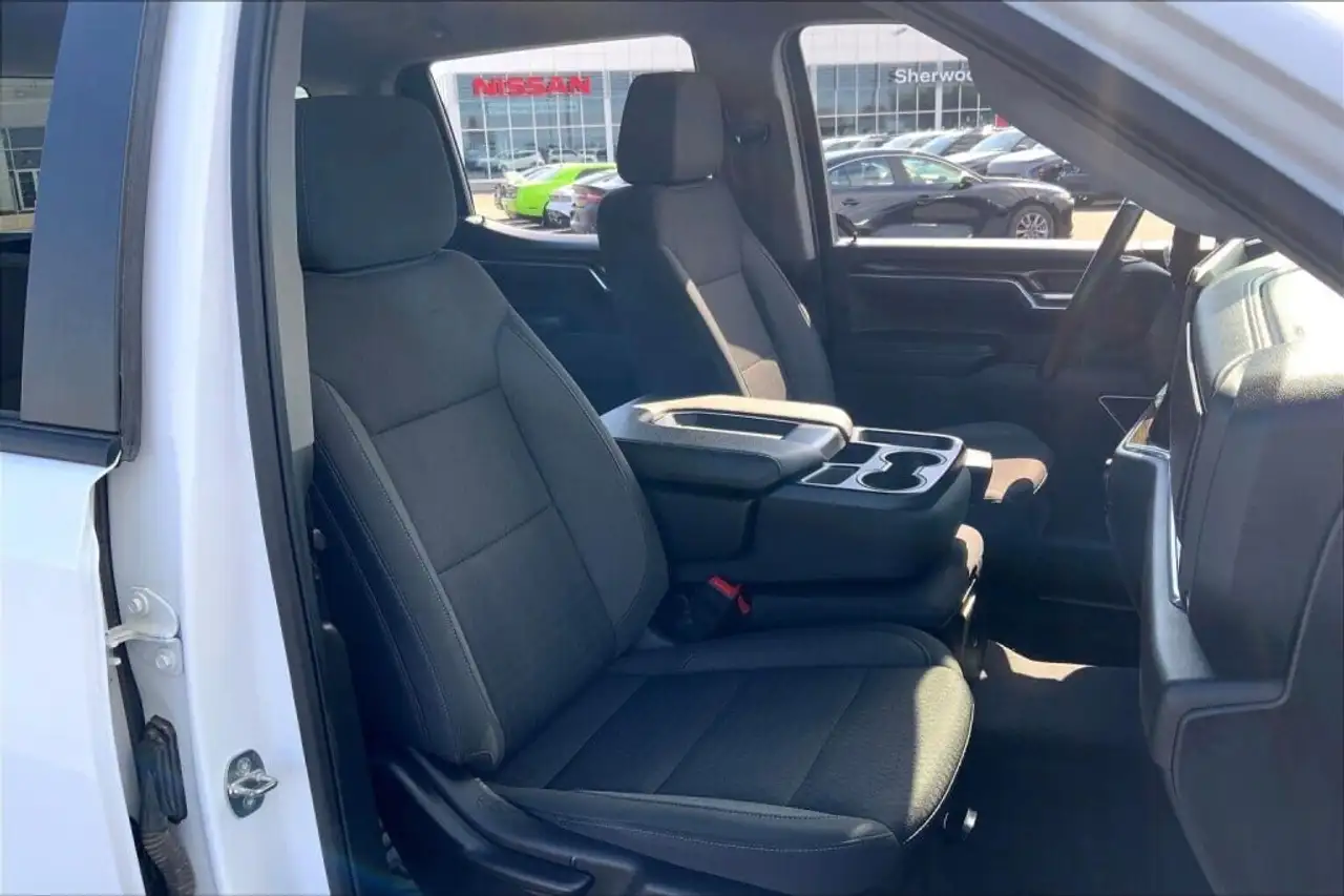 Chevrolet Silverado 1500 - Image 7
