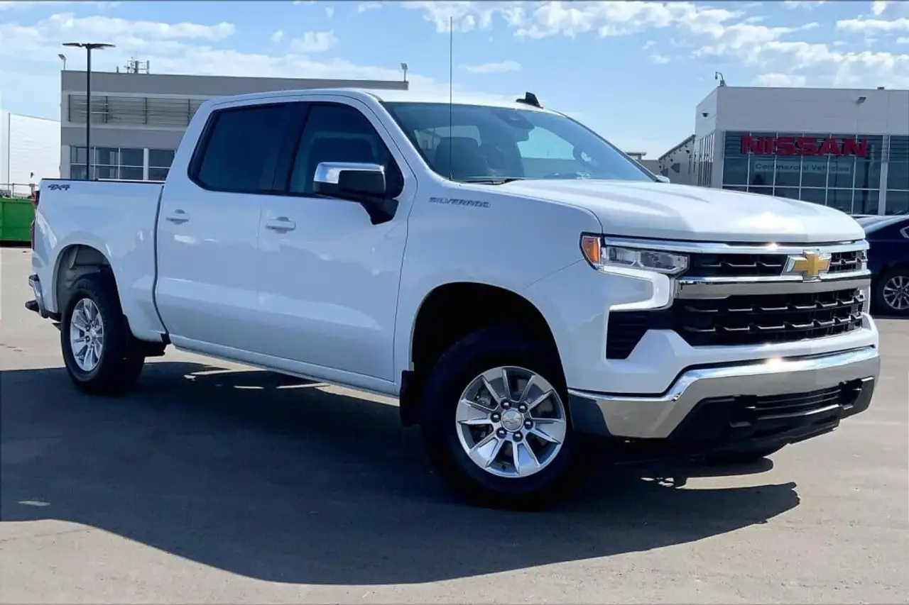Chevrolet Silverado 1500 - Image 30