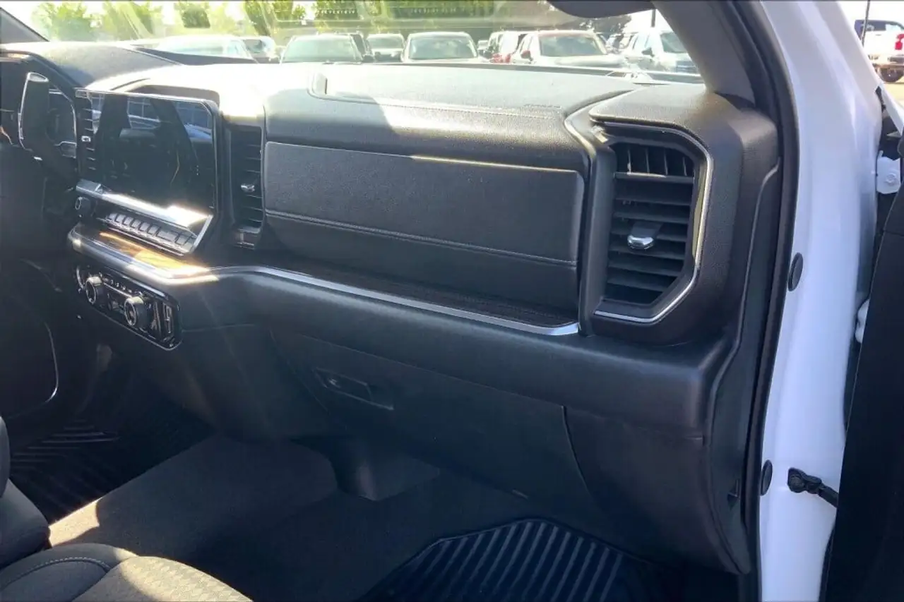Chevrolet Silverado 1500 - Image 14