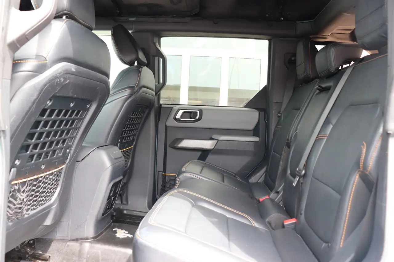 Ford Bronco - Image 11