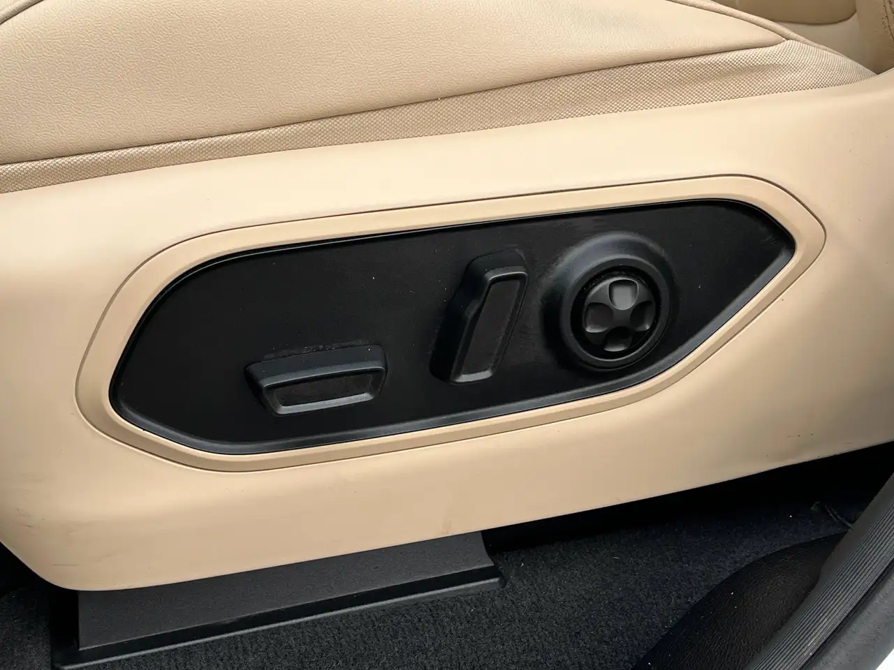 Jeep Grand Cherokee - Image 12