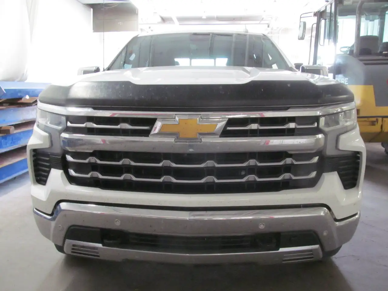 Chevrolet Silverado 1500 - Image 2
