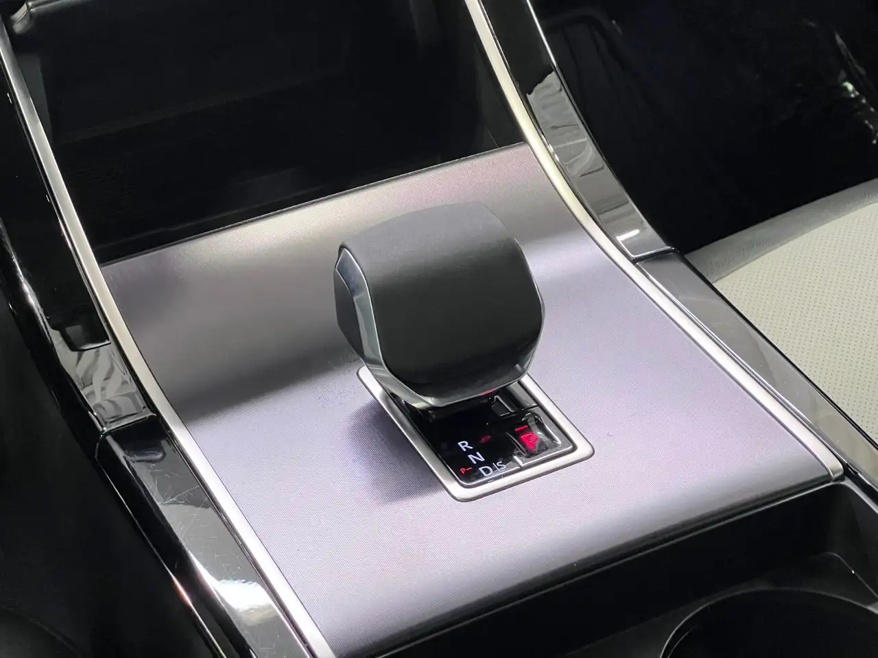 Land Rover Range Rover Evoque - Image 20