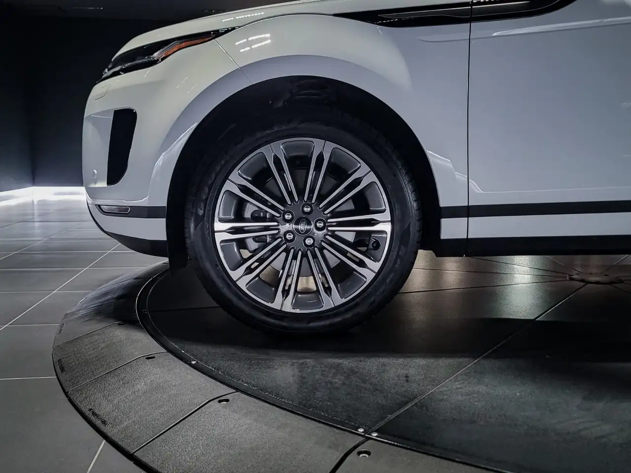 Land Rover Range Rover Evoque - Image 9