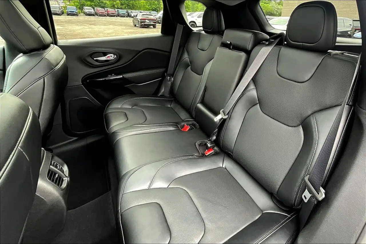 Jeep Cherokee - Image 10