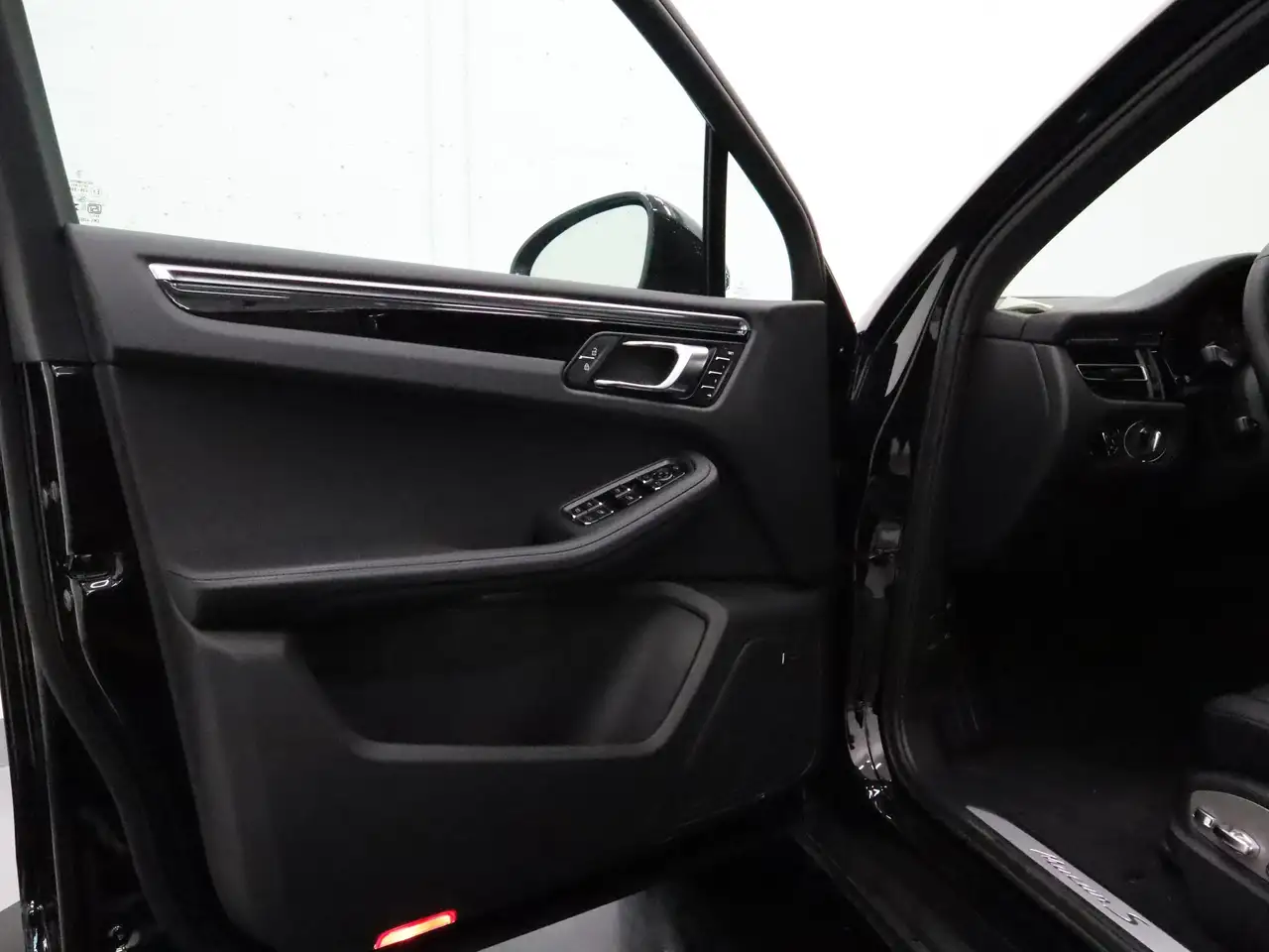 Porsche Macan - Image 13