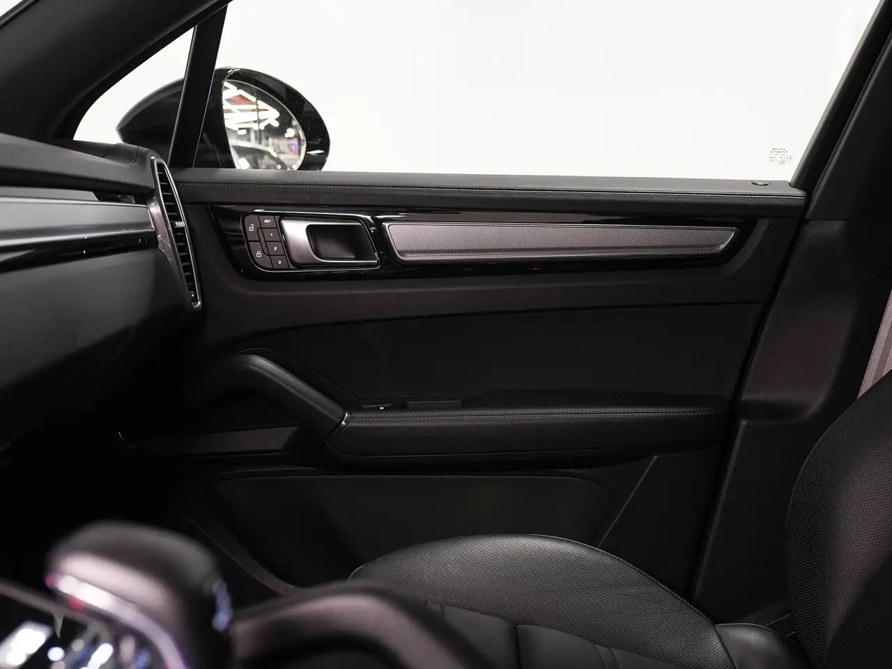 Porsche Cayenne - Image 24