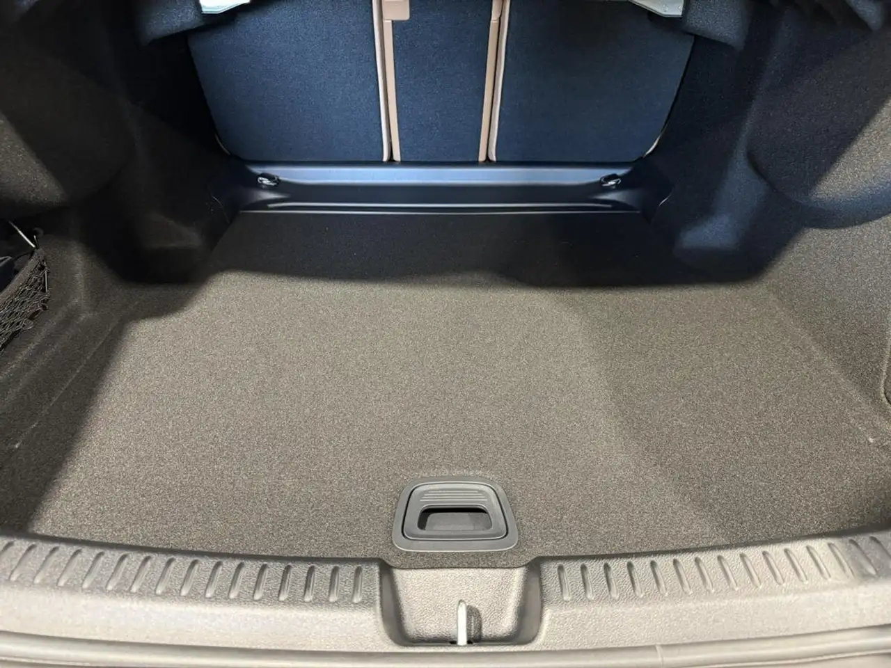 Mercedes-Benz E-Class - Image 9