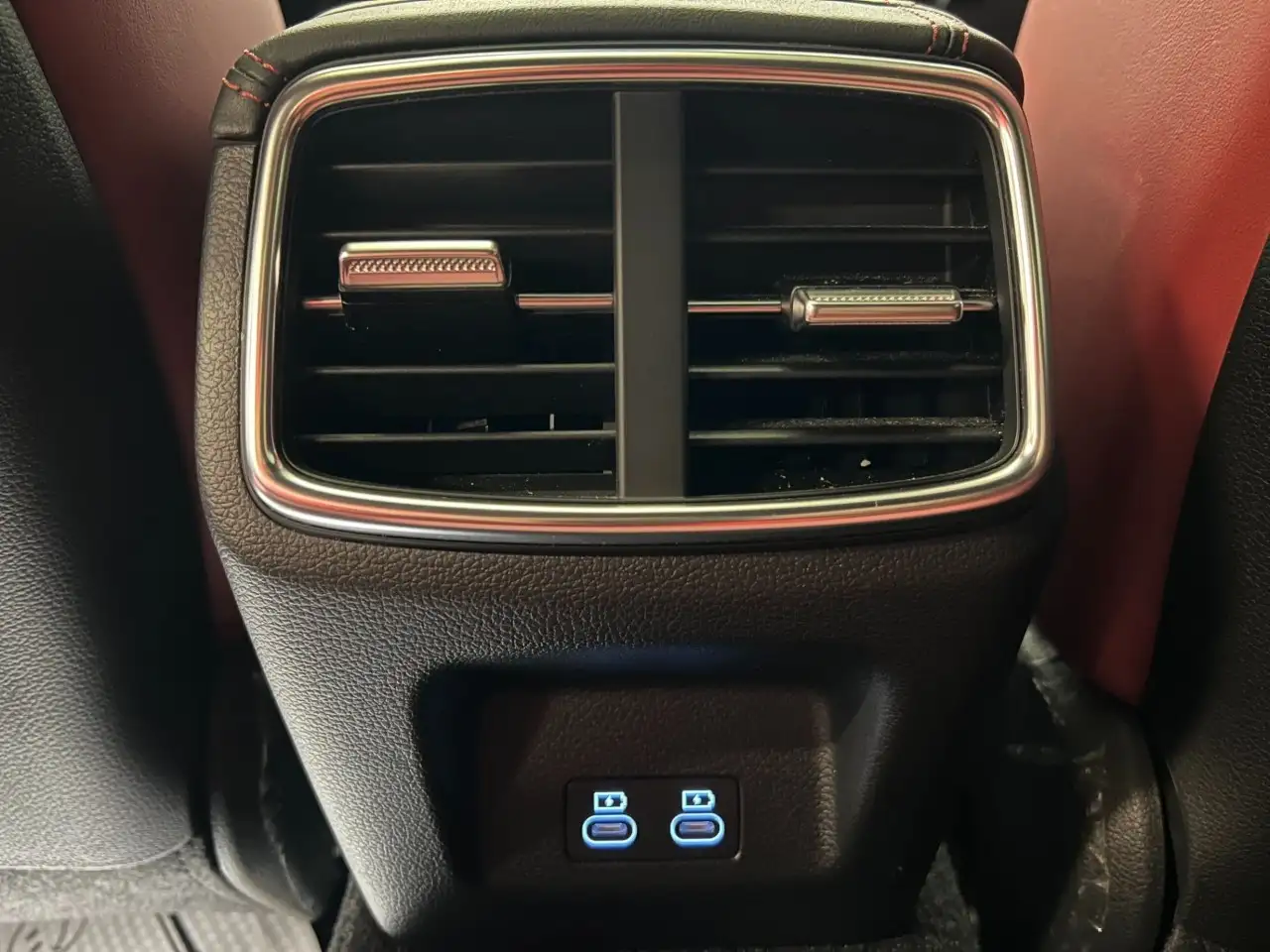 Genesis G70 - Image 33