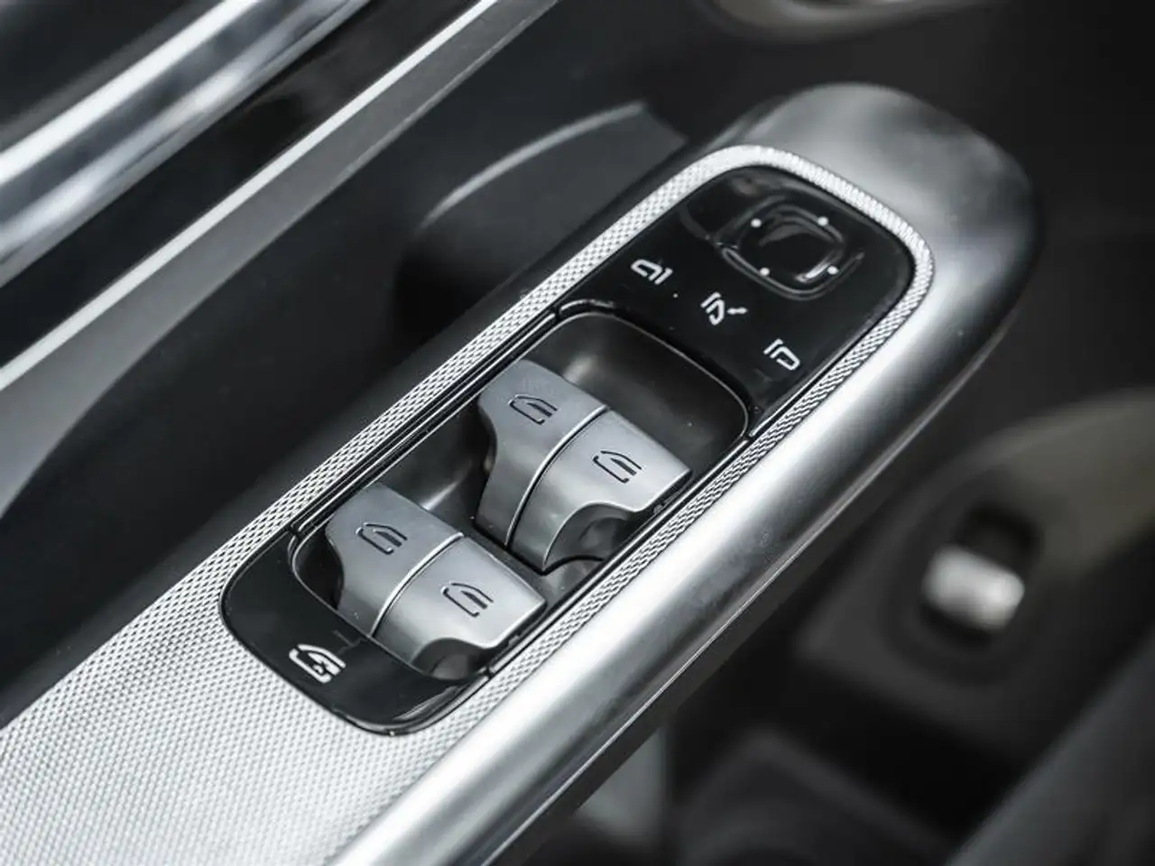 Mercedes-Benz GLC - Image 19