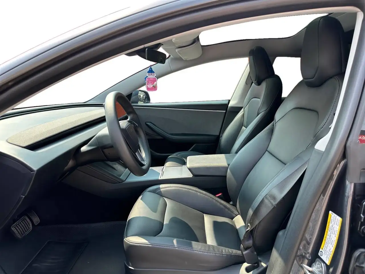 Tesla Model 3 - Image 10