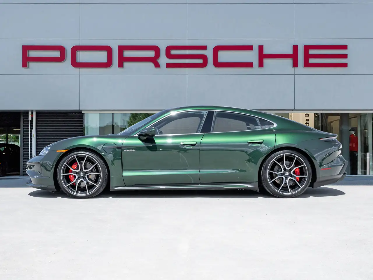 Porsche Taycan - Image 2