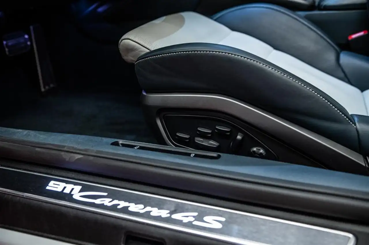 Porsche 911 - Image 10