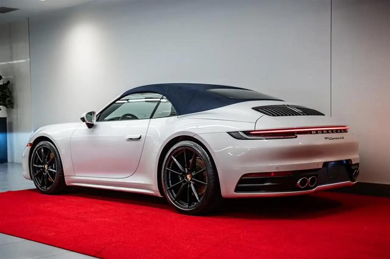 Porsche 911 - Image 25