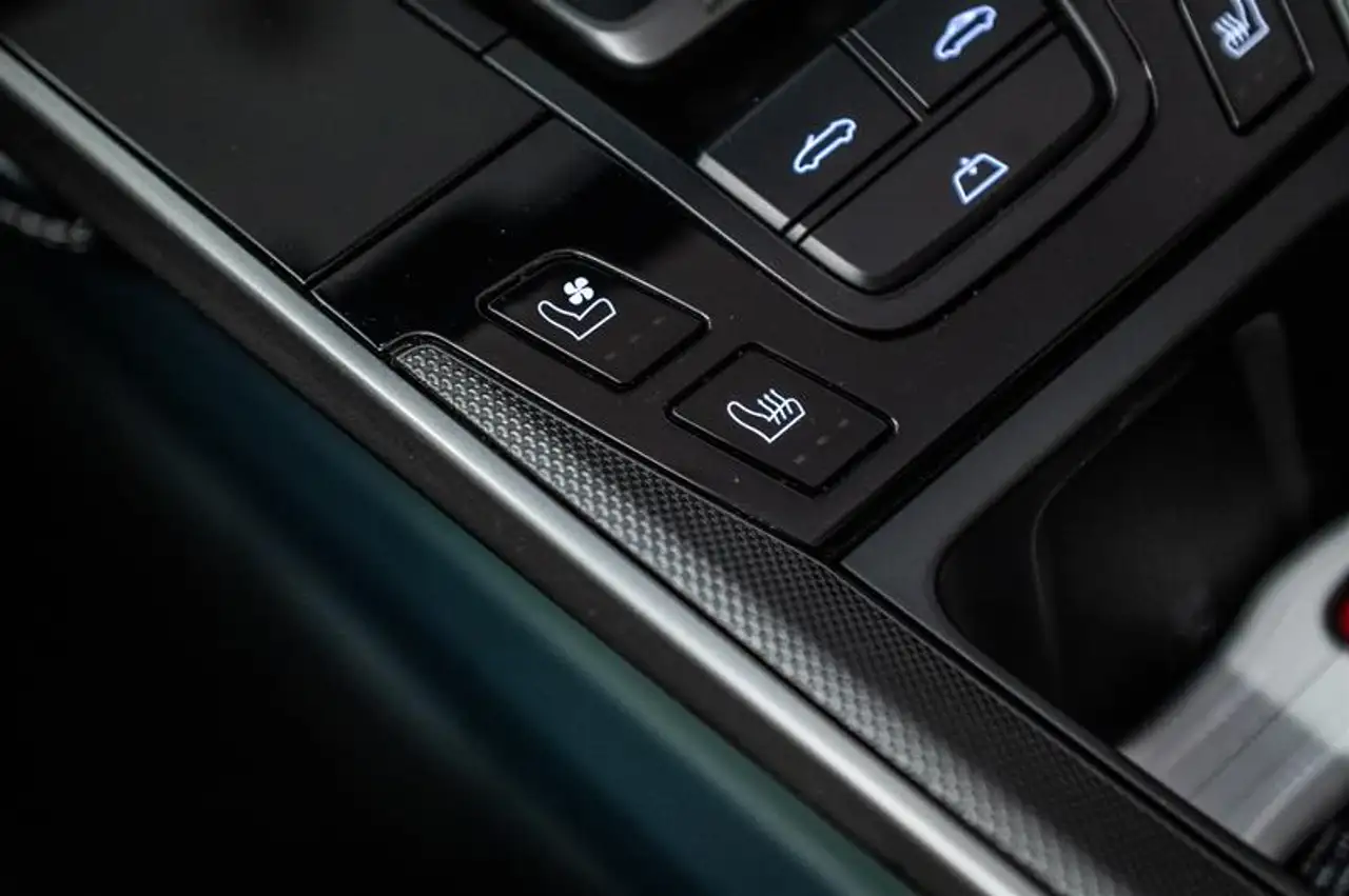 Porsche 911 - Image 11