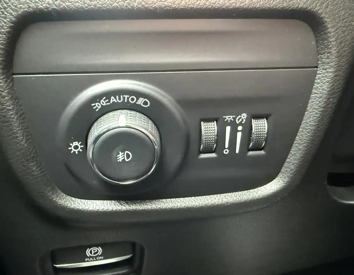 Jeep Grand Cherokee - Image 34