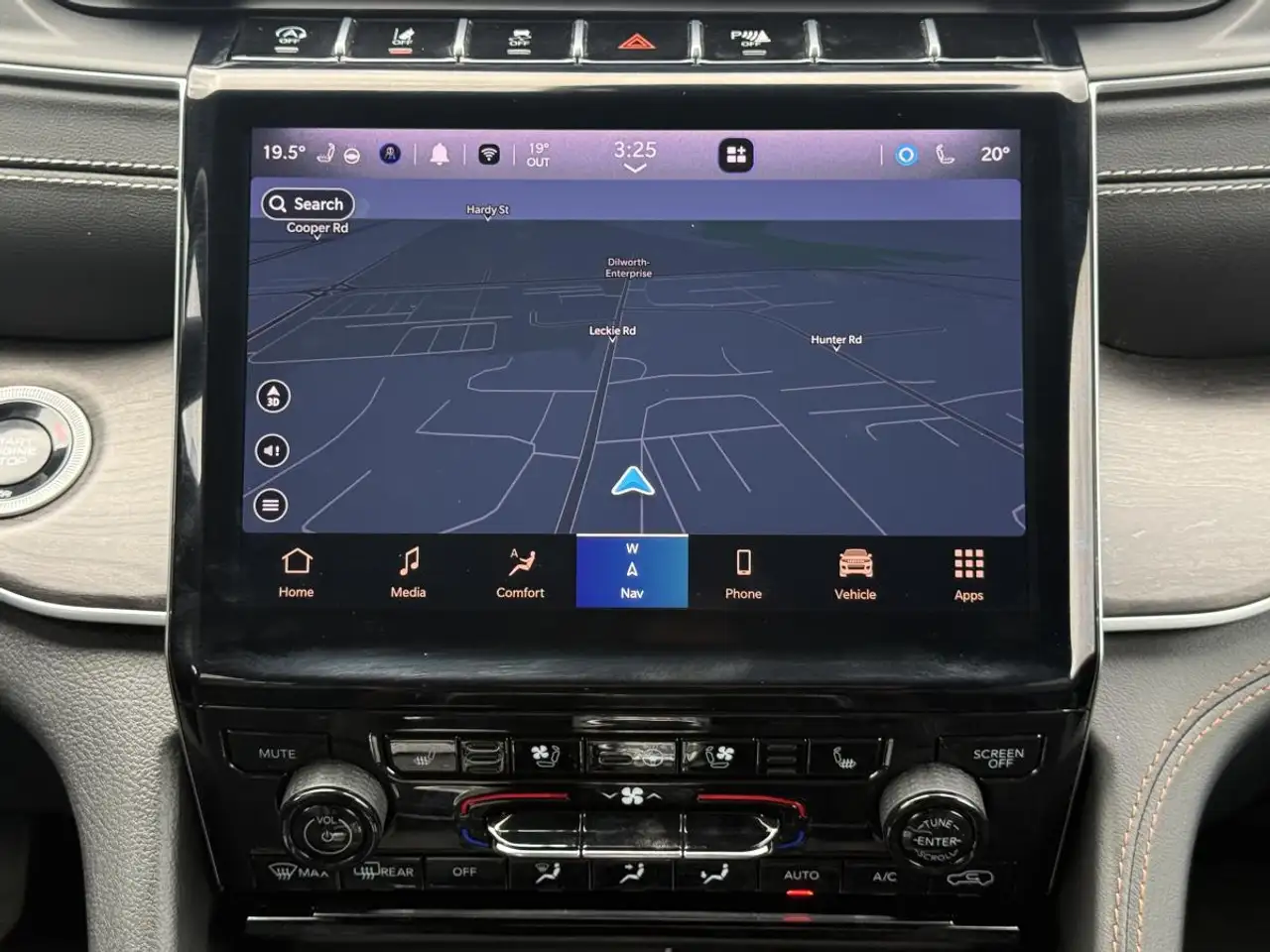 Jeep Grand Cherokee - Image 28
