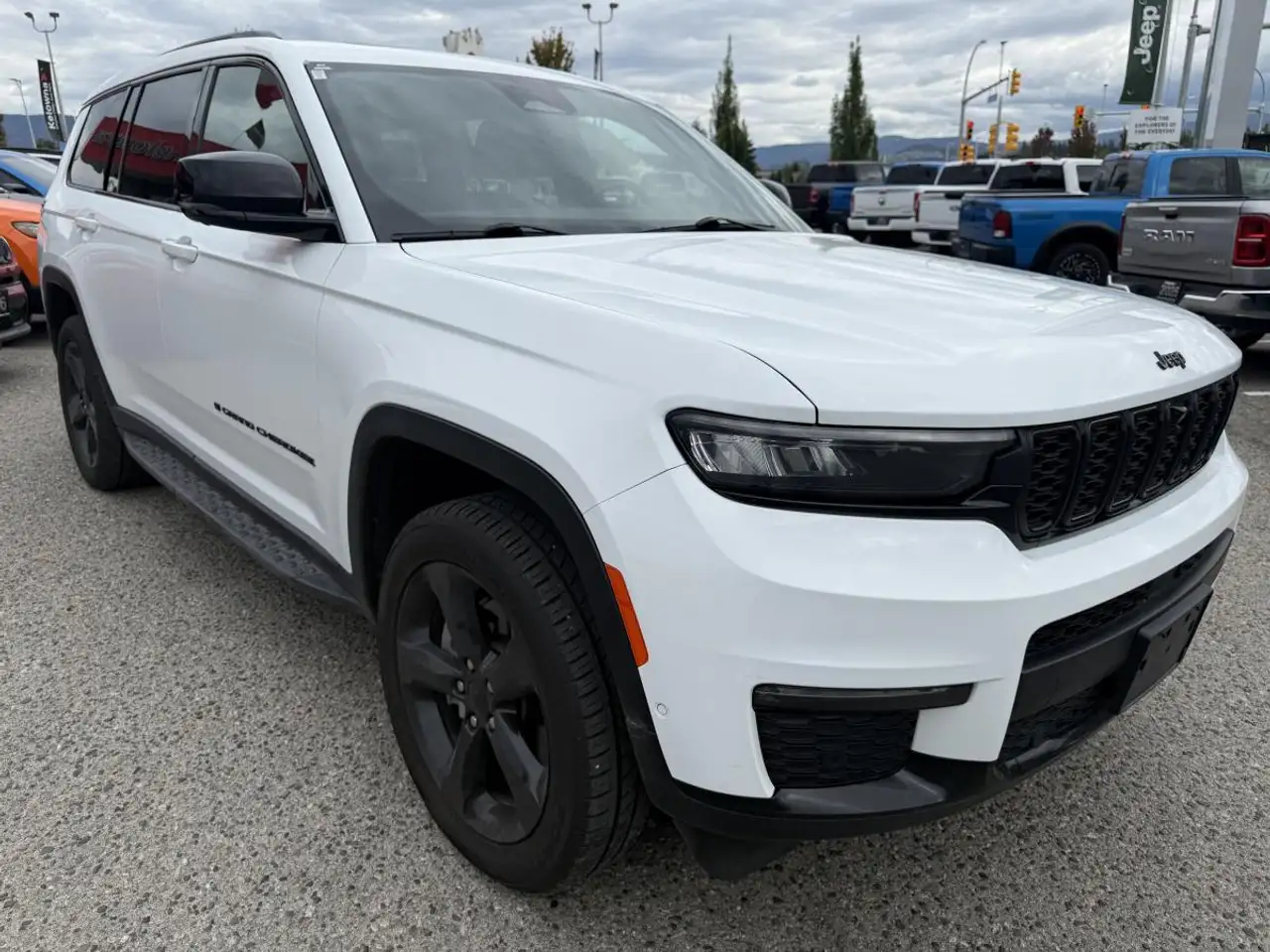 Jeep Grand Cherokee - Image 11
