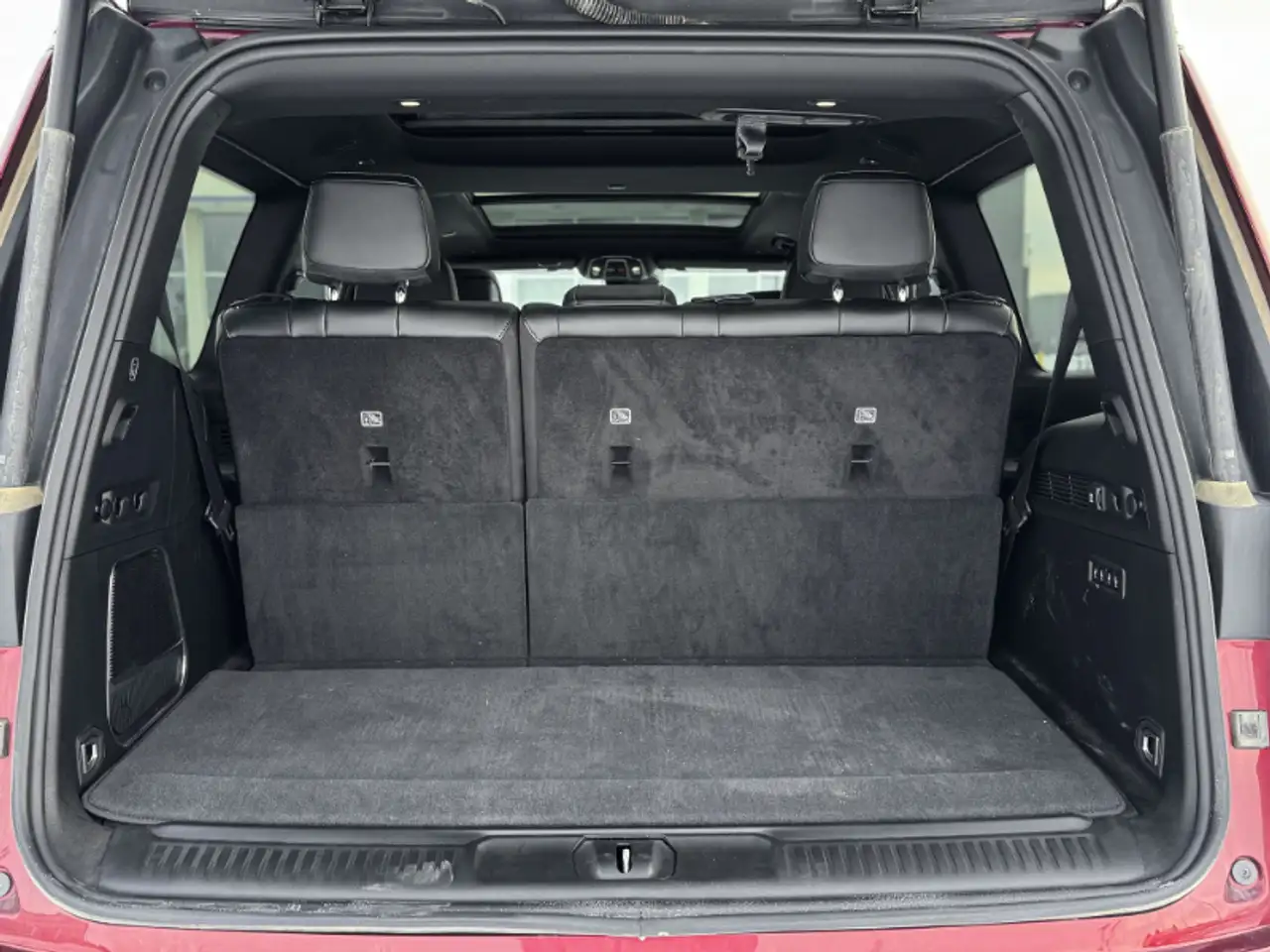 Jeep Wagoneer - Image 28
