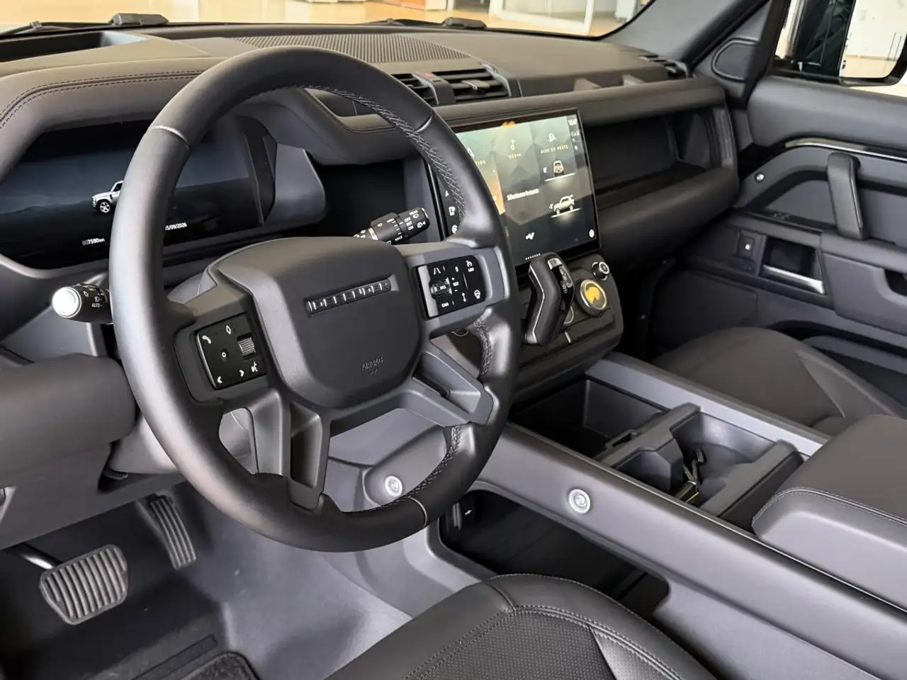 Land Rover Defender - Image 8