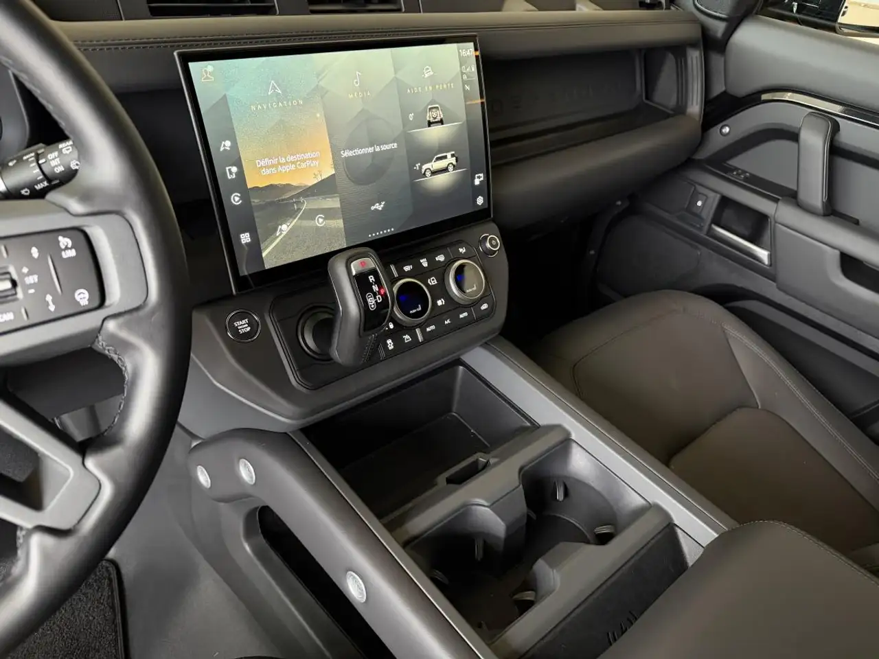 Land Rover Defender - Image 11
