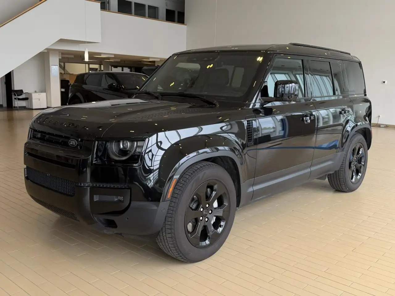 Land Rover Defender - Image 1