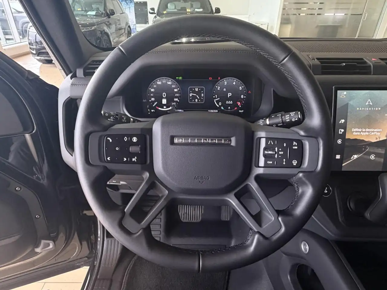 Land Rover Defender - Image 9