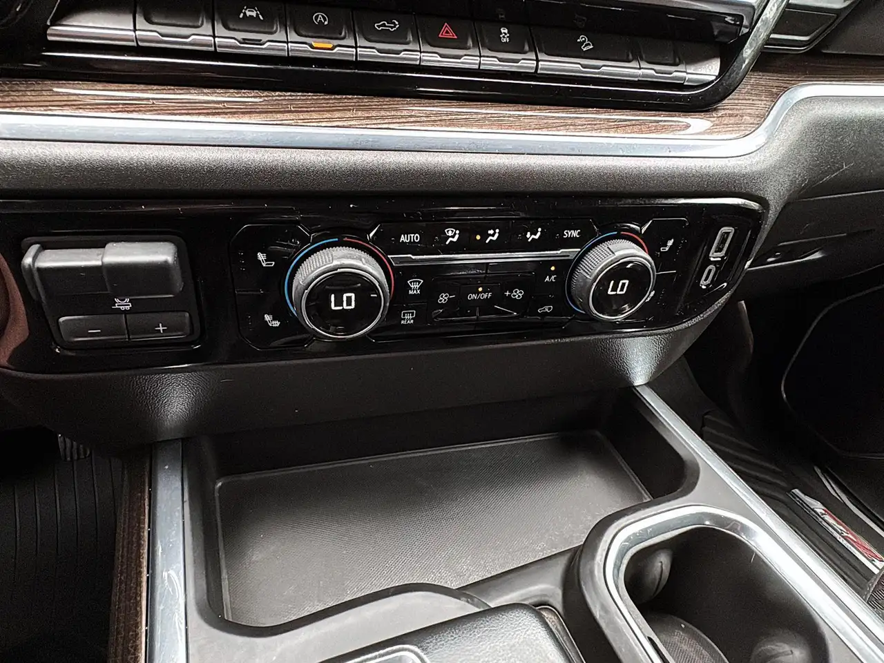 Chevrolet Silverado 1500 - Image 28