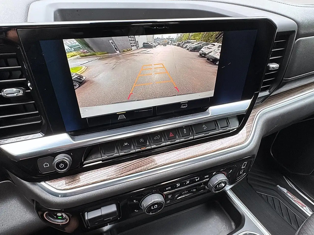 Chevrolet Silverado 1500 - Image 26