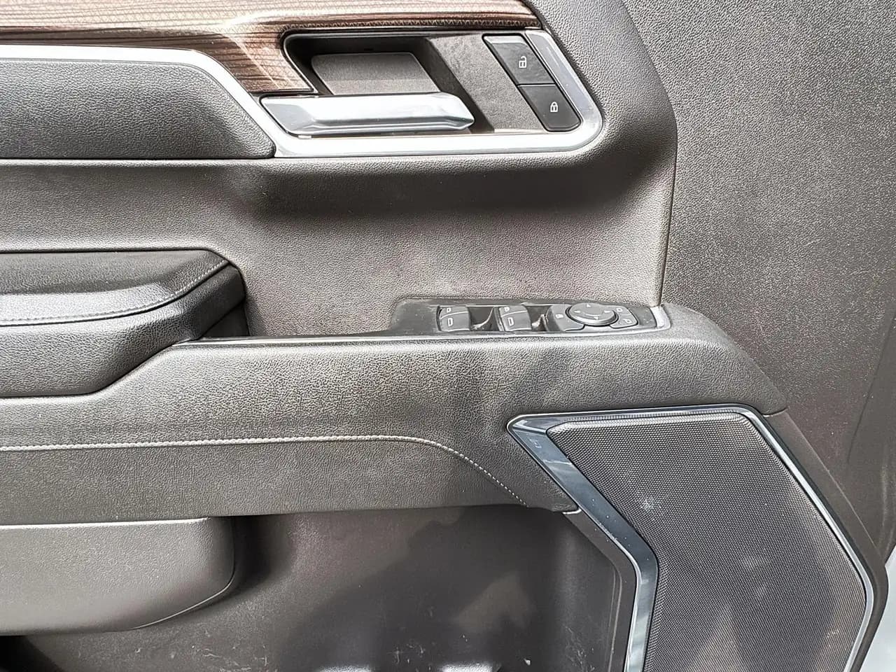 Chevrolet Silverado 1500 - Image 34