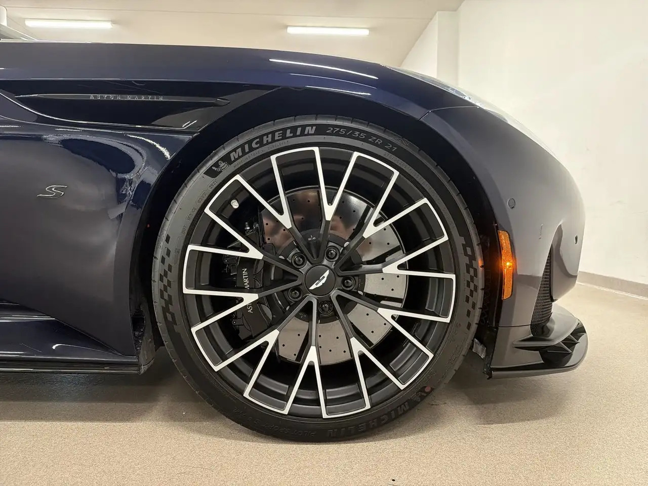 Aston Martin DB12 - Image 27