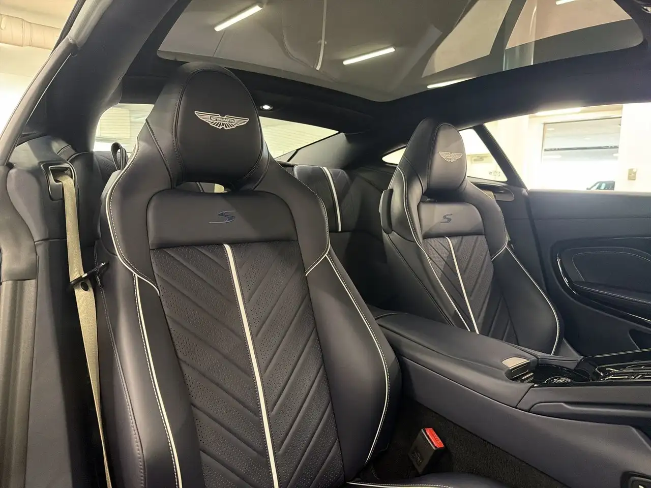 Aston Martin DB12 - Image 25