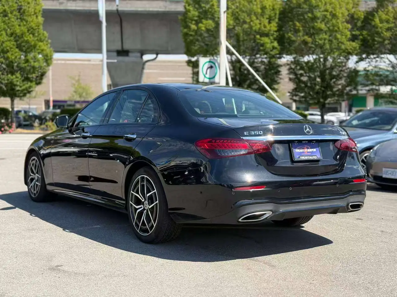 Mercedes-Benz E-Class - Image 16