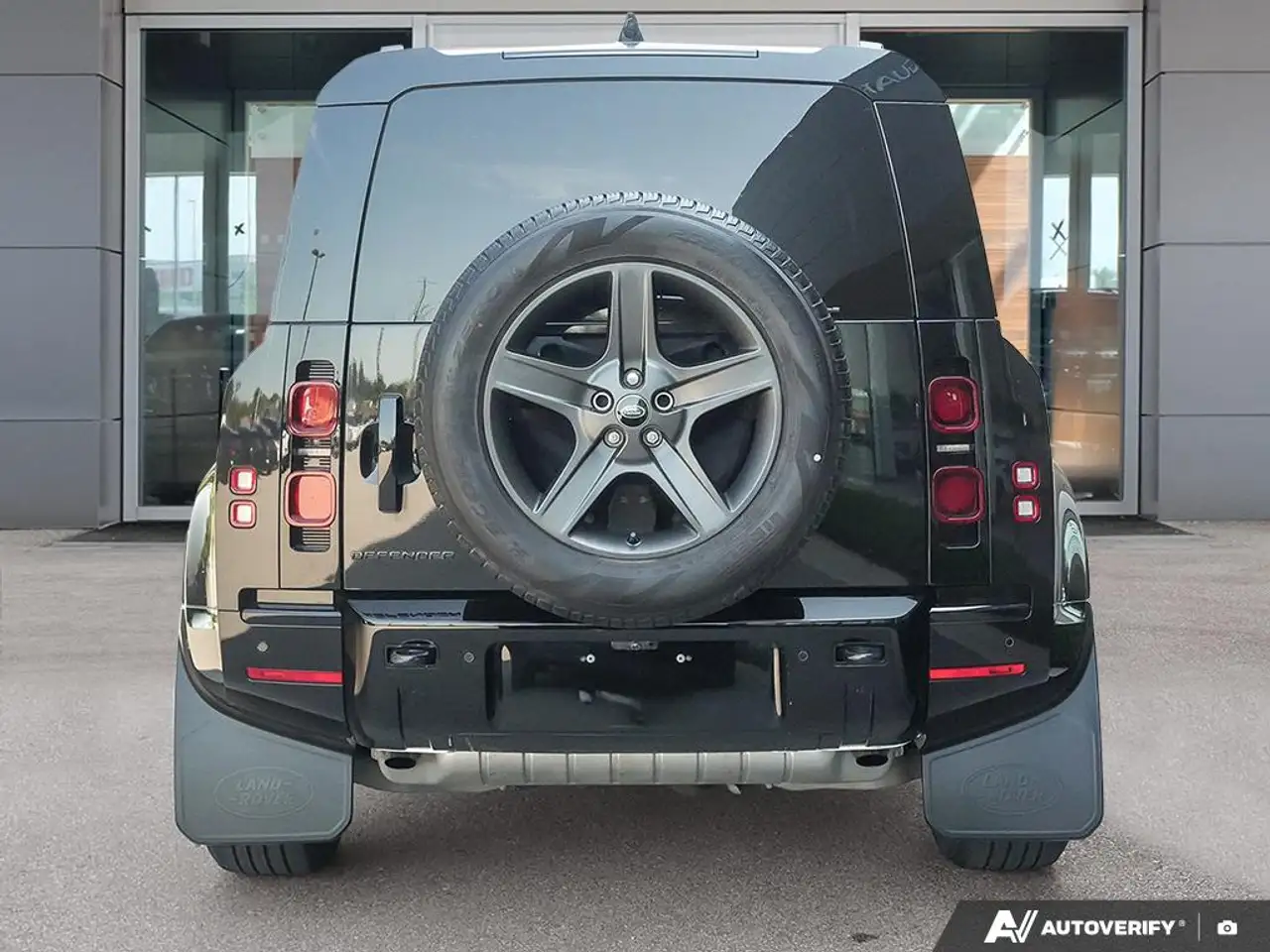 Land Rover Defender - Image 5