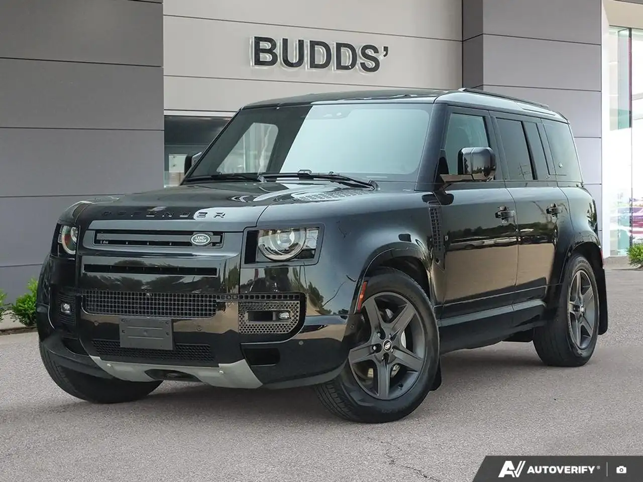 Land Rover Defender - Image 1