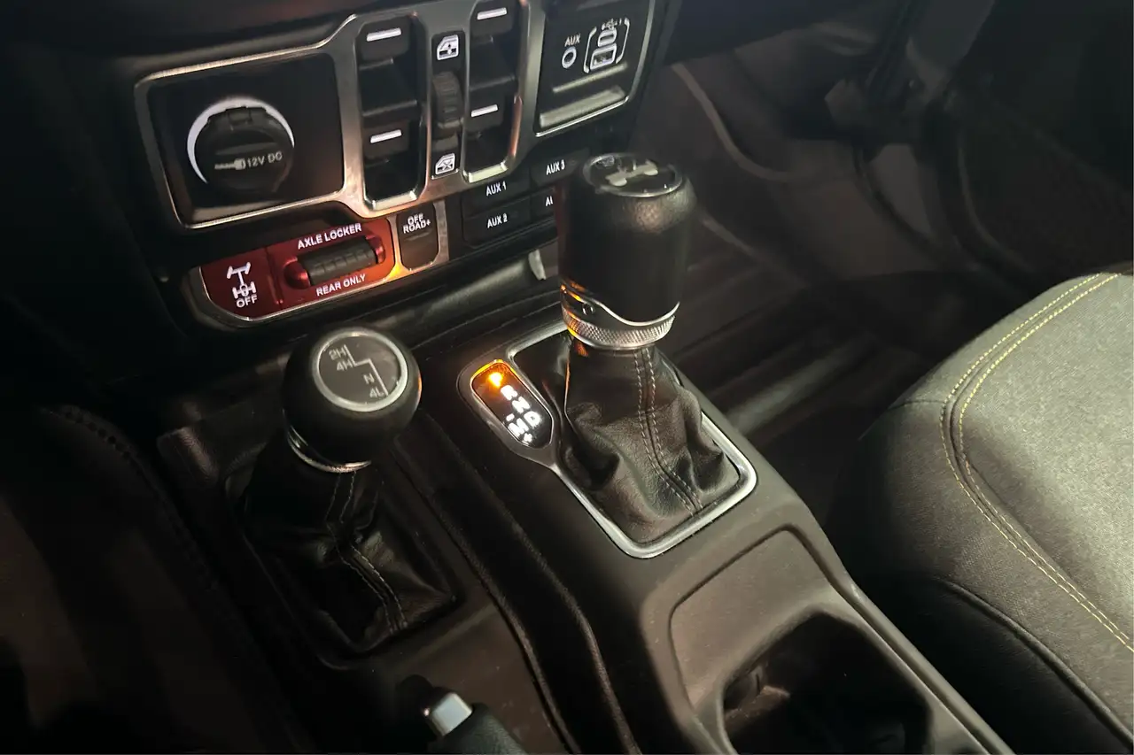 Jeep Wrangler - Image 26