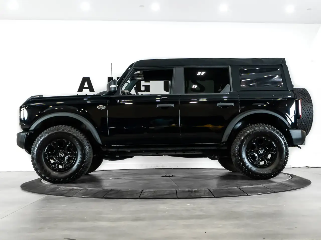 Ford Bronco - Image 4