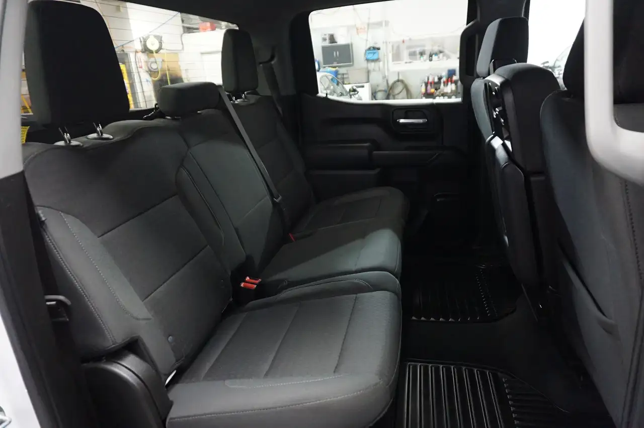 Chevrolet Silverado 1500 - Image 34