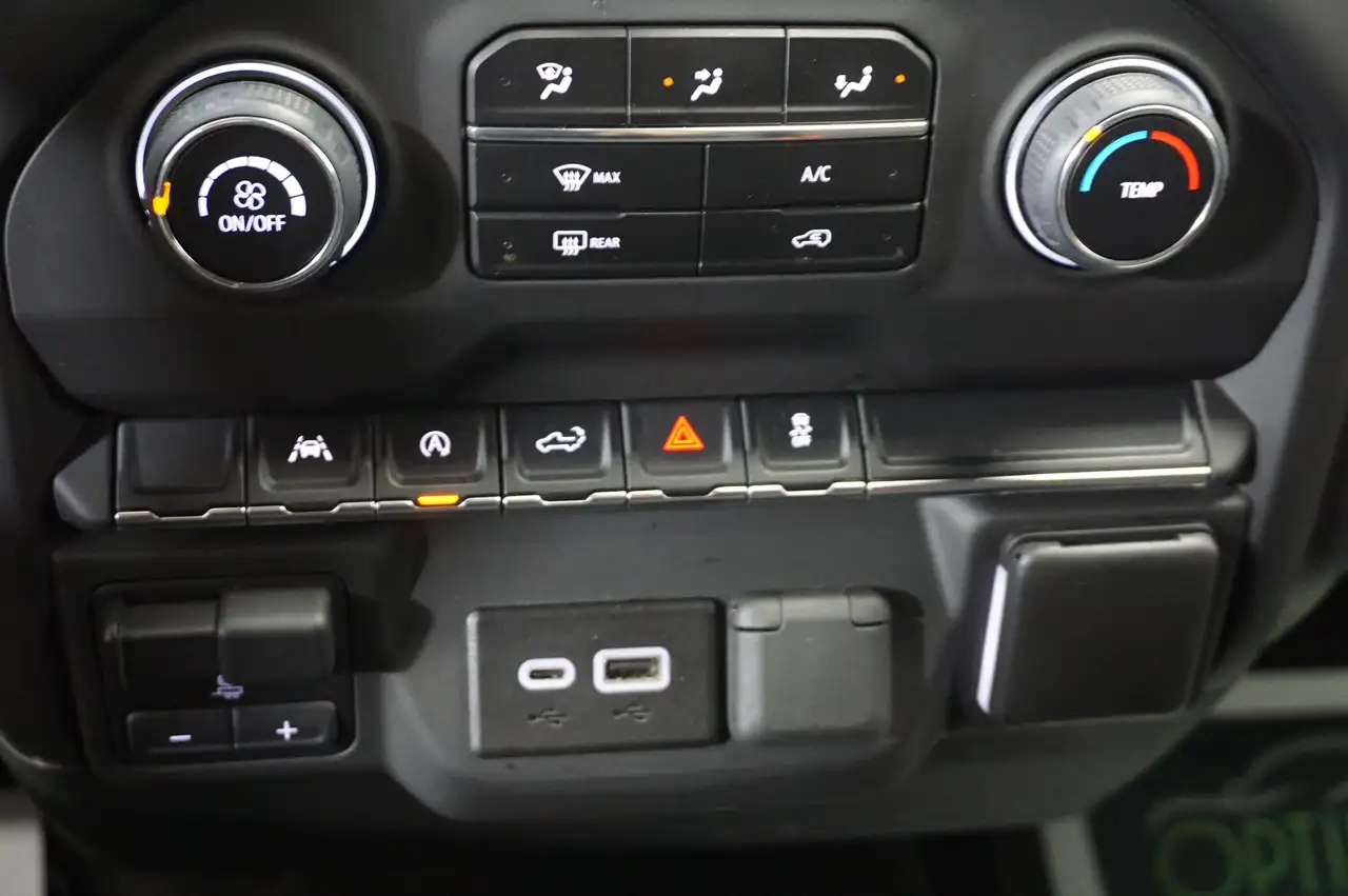 Chevrolet Silverado 1500 - Image 26